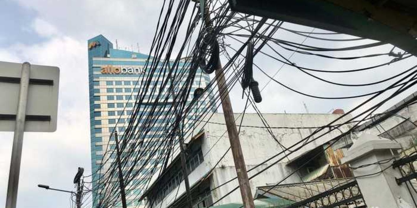 Ilustrasi kabel semrawut