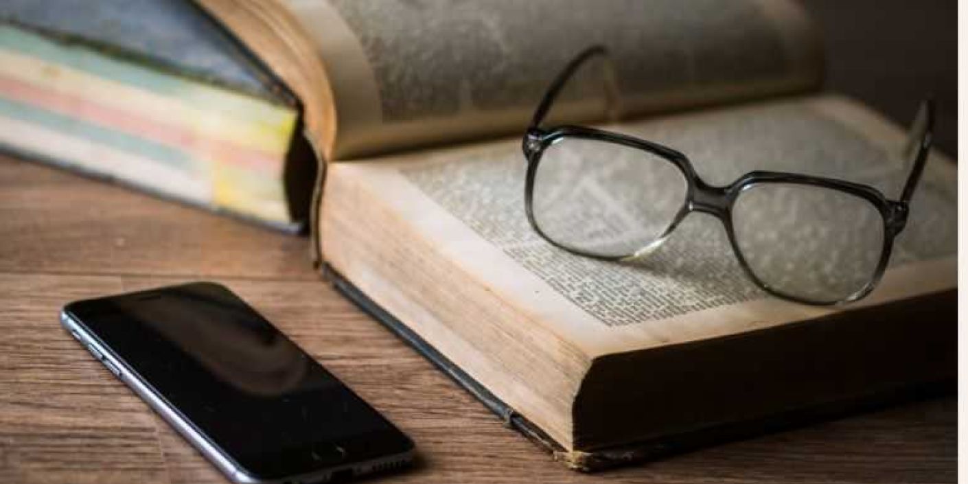 Buku mampu mengasah otak kita (foto: pxhere.com)