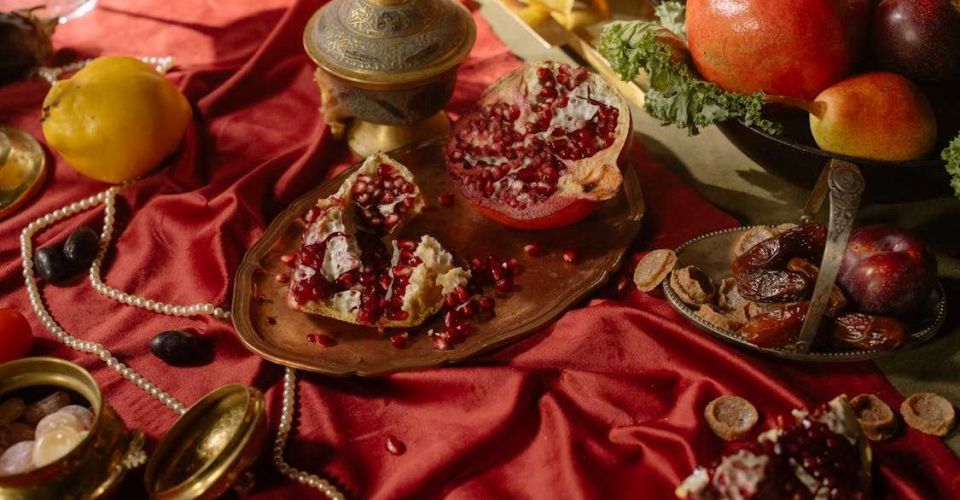 Kurma dan pomegranate (Pexels)