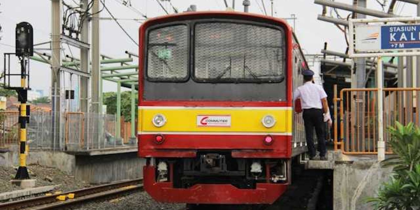 Keliling Jakarta pakai transportasi umum aja! (Foto: Unsplash/Fasyah Halim)