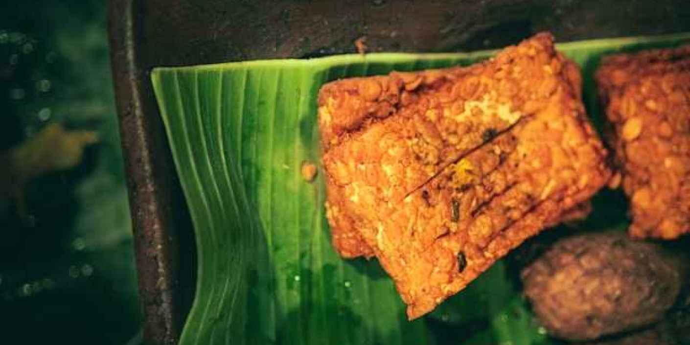 Tempe goreng, salah satu makanan yang sering dikonsumsi masyarakat Indonesia (Foto: unsplash/Fairuz Naufal Zaki)