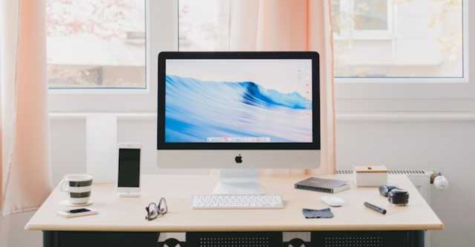 Pentingnya menata ruang kerja anda agar produktivitas meningkat (Foto: unsplash/Norbert Levajsics)