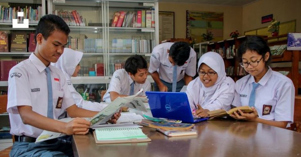 Sekolah Menengah Atas/Kejurusan (SMA/SMK) - Pinterest: Unsplash
