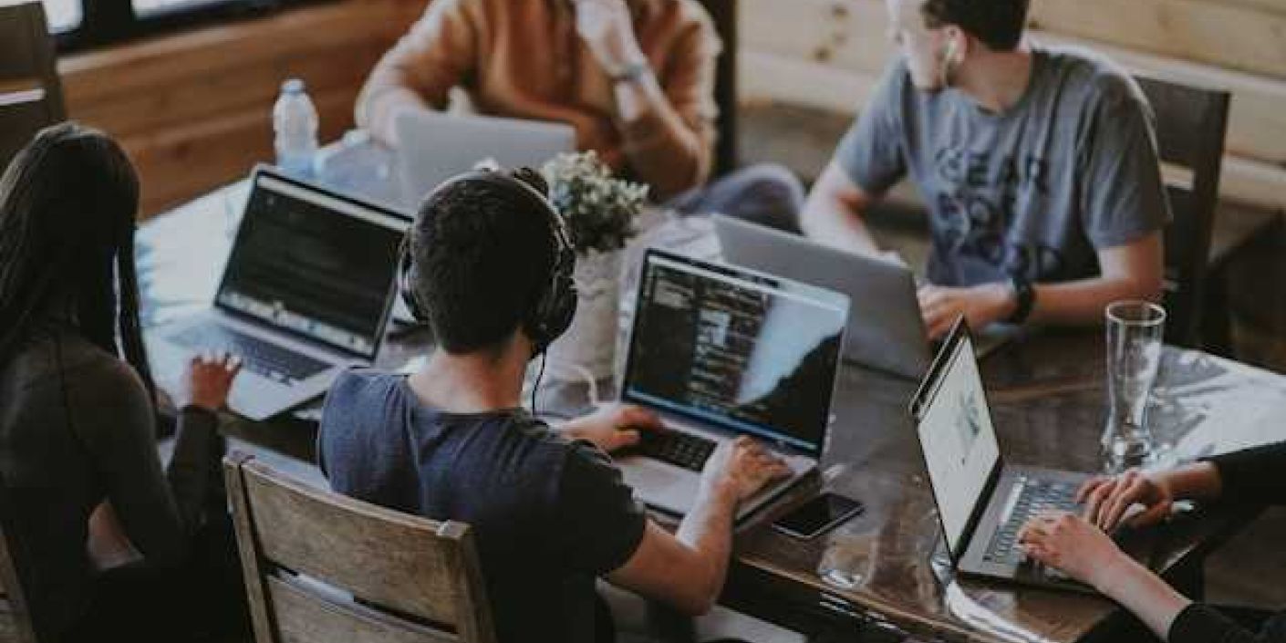 AI mempermudah pekerjaan yang melibatkan bisnis (Annie Spratt/Unsplash)
