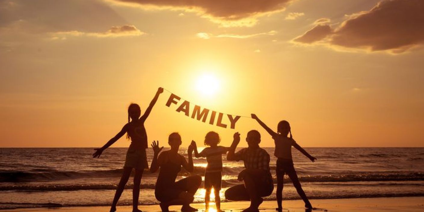 Kedekatan Orang Tua dan Anak Menunjukkan Parenting Yang Baik (Pinterest: blog.latchedmama.com)